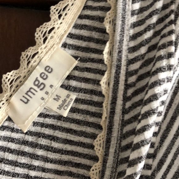 UMGEE lace trim V-neck BoHo tank nwot - Picture 5 of 8